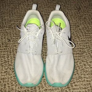 Nike Roshe Run size 8.5